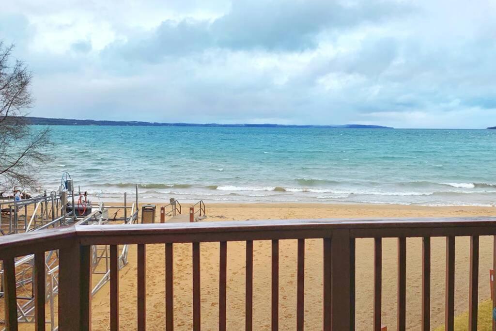 New Listing Beach Bliss 211! Stunning Bay View Traverse City Luaran gambar