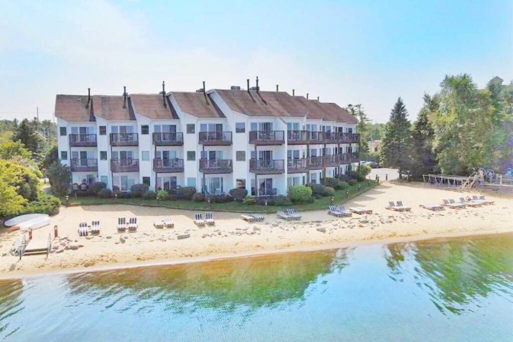 New Listing Beach Bliss 211! Stunning Bay View Traverse City Luaran gambar