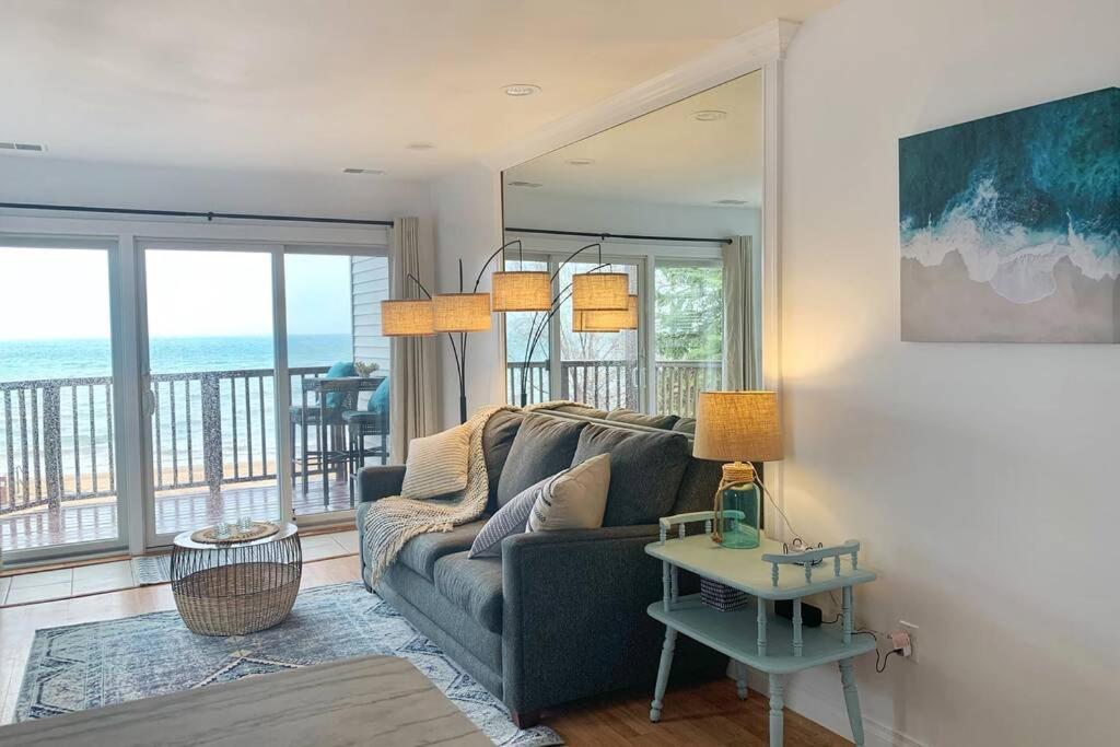 New Listing Beach Bliss 211! Stunning Bay View Traverse City Luaran gambar