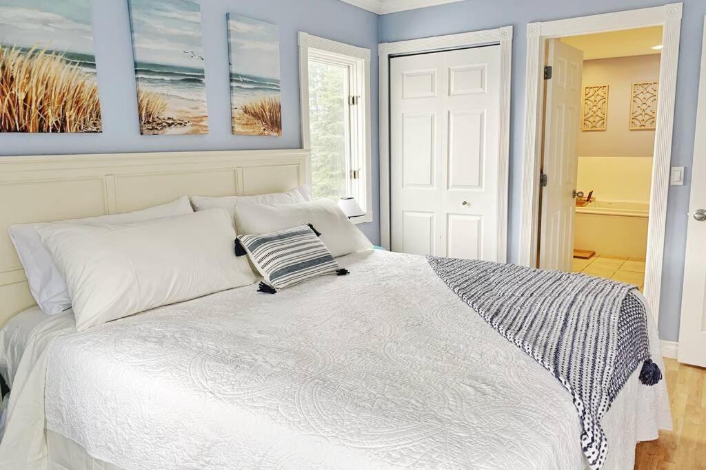 New Listing Beach Bliss 211! Stunning Bay View Traverse City Luaran gambar