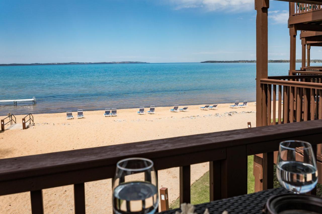 New Listing Beach Bliss 211! Stunning Bay View Traverse City Luaran gambar