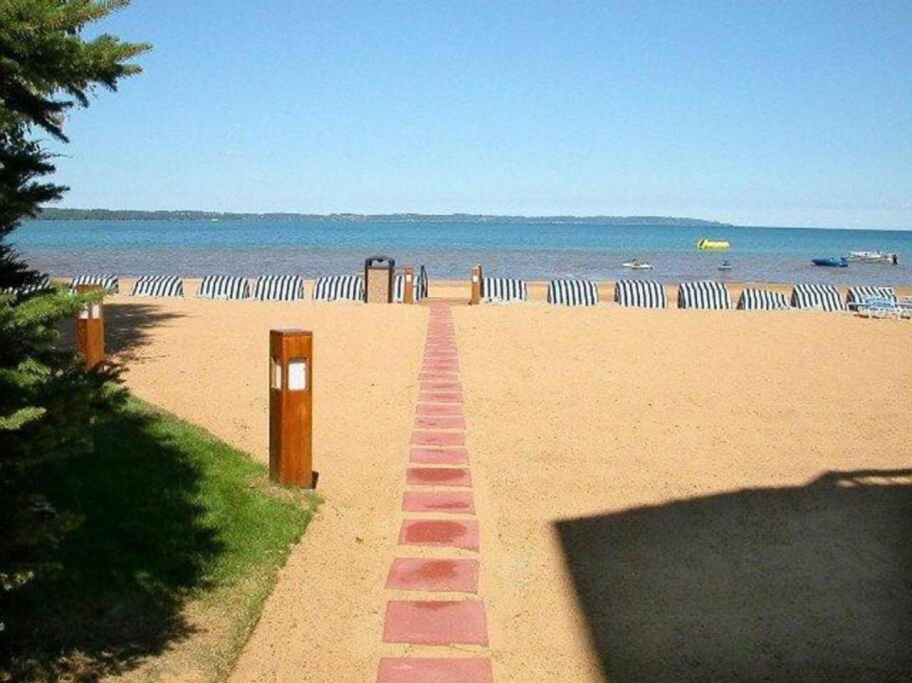 New Listing Beach Bliss 211! Stunning Bay View Traverse City Luaran gambar