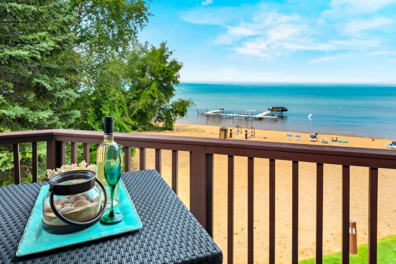 New Listing Beach Bliss 211! Stunning Bay View Traverse City Luaran gambar