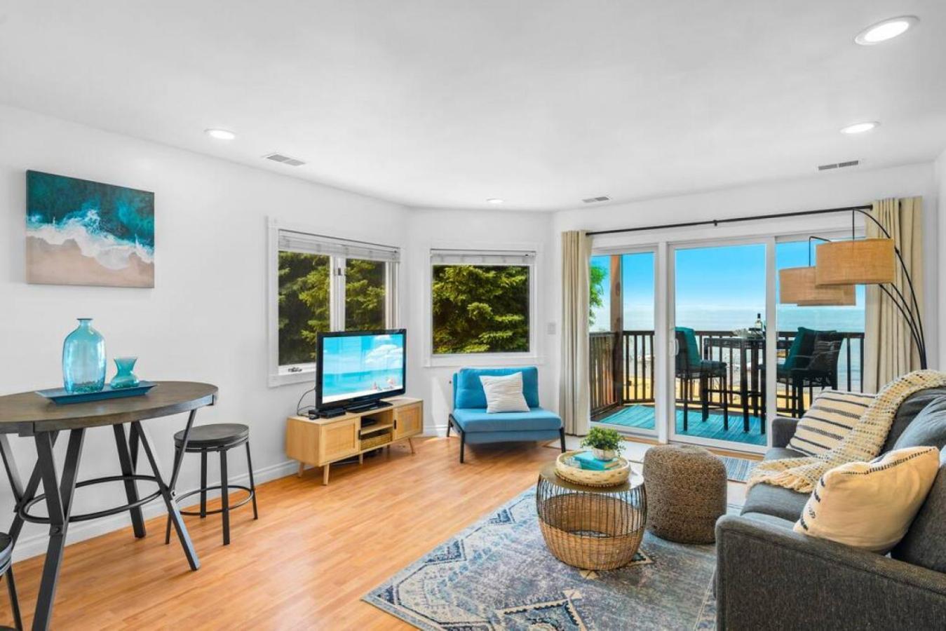 New Listing Beach Bliss 211! Stunning Bay View Traverse City Luaran gambar